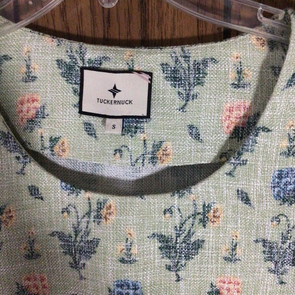 Tuckerneck Fringe and Floral top with pockets - Picture 7 of 7
